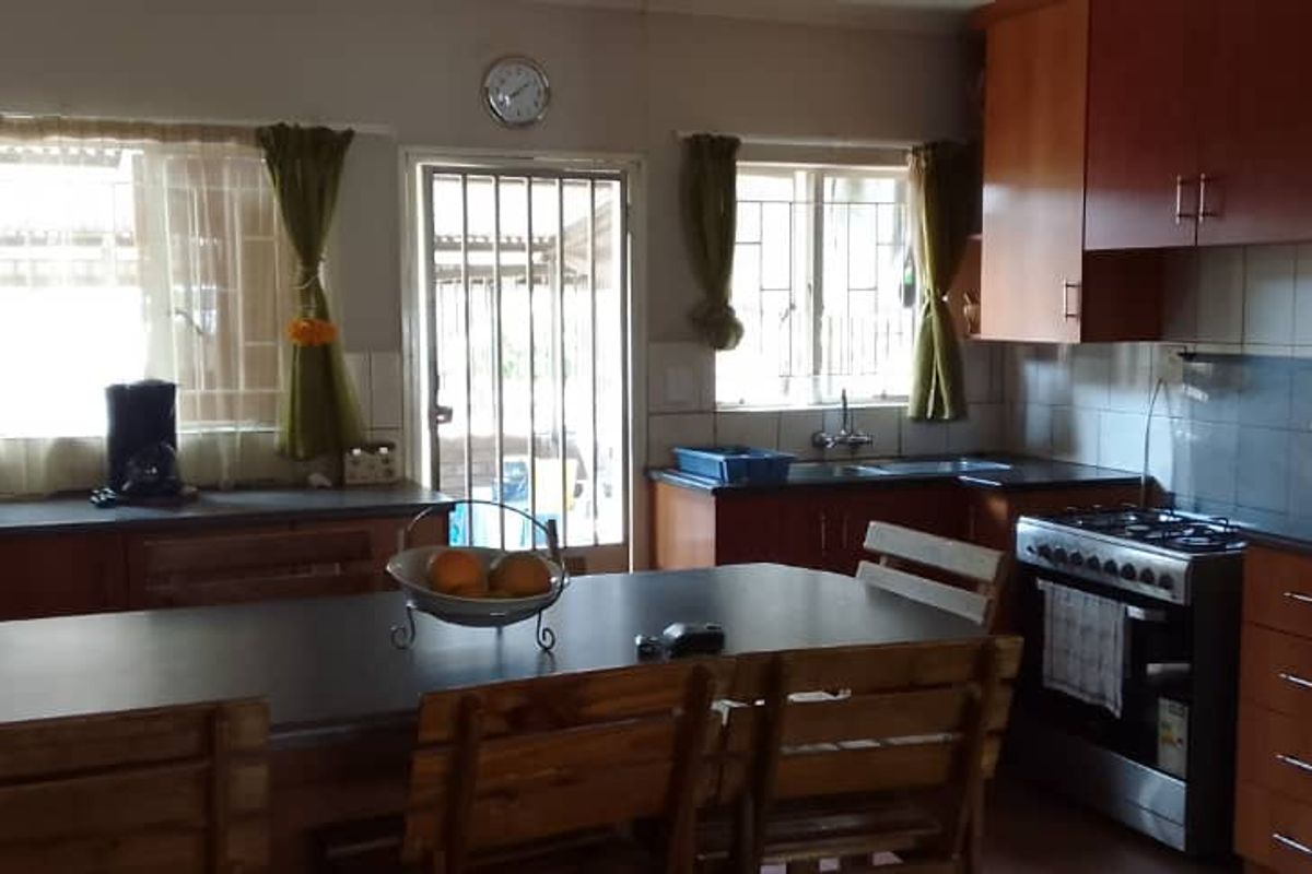 Ideal Family House - Photo 4