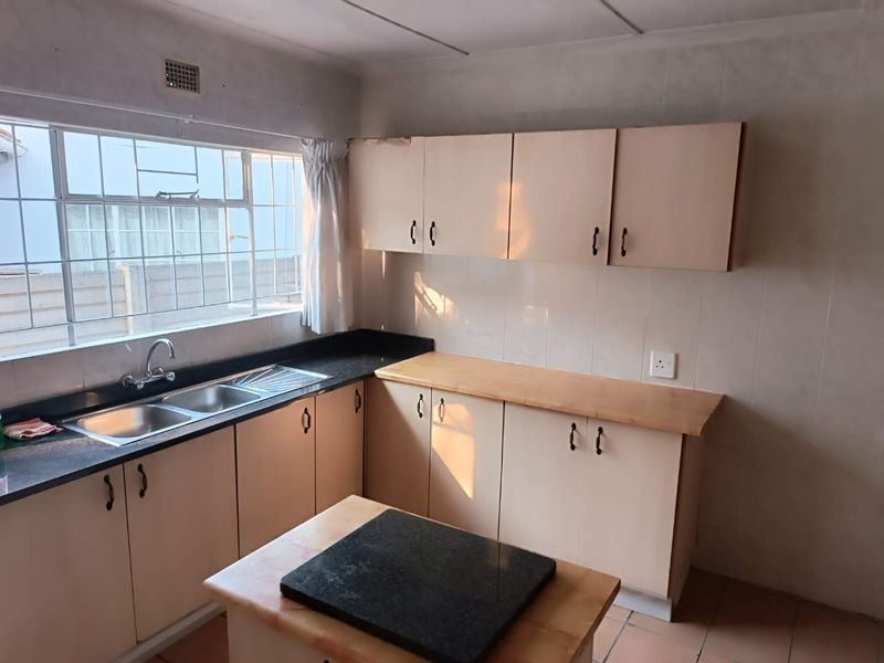 🏡 Spacious 4-Bedroom Family Home with Separate Flatlet to Rent in Lincoln Meade - Photo 10