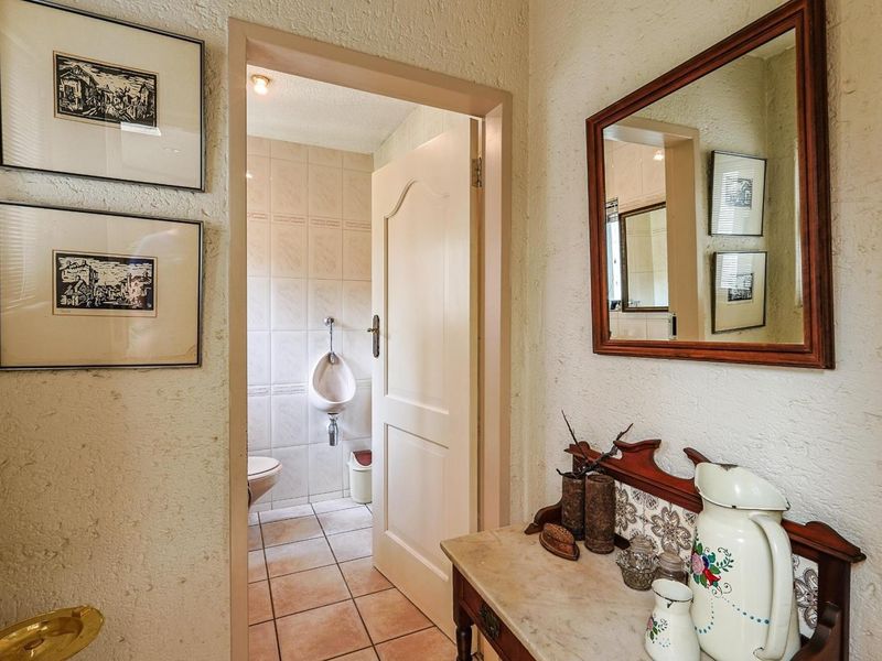 Old Classic | 3 Bed, 3.5 Bath | 1000sqm Estate - Photo 10