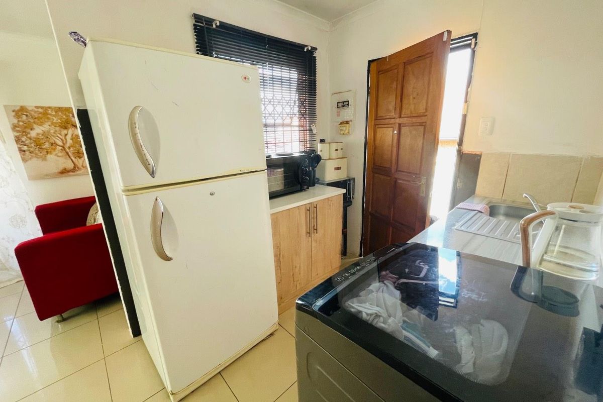 A Spacious and well maintained 3 Bedroom House available to rent - Photo 5