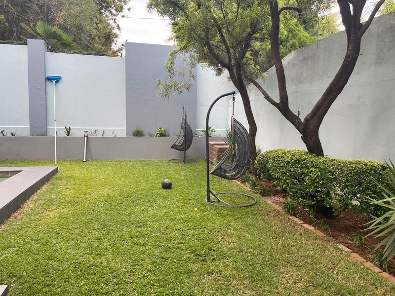 Stunning 4 bedroom and 3 bathroom cluster house in Ferndale - Photo 3