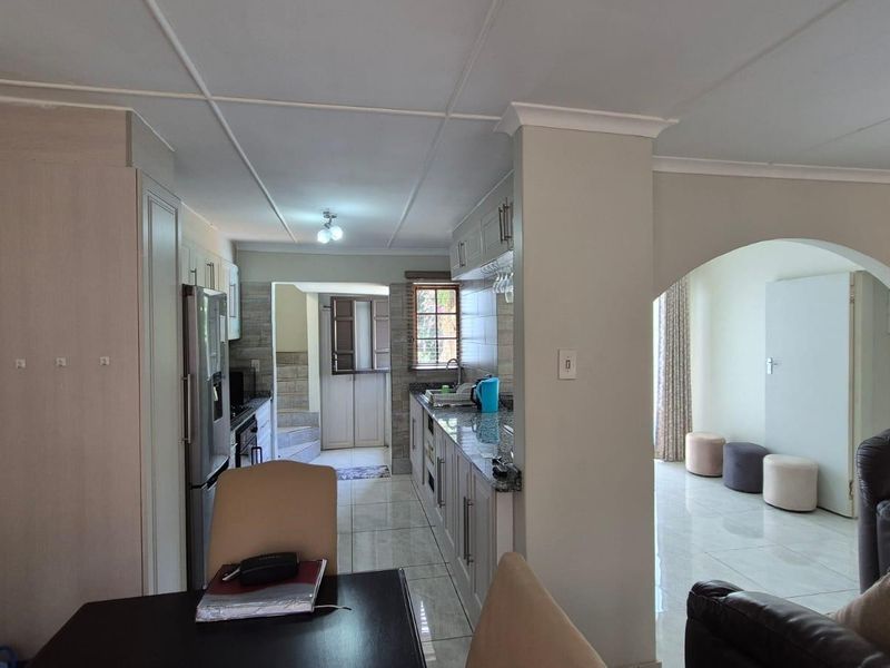 Split-level 5 bedroom home Escombe - Photo 10