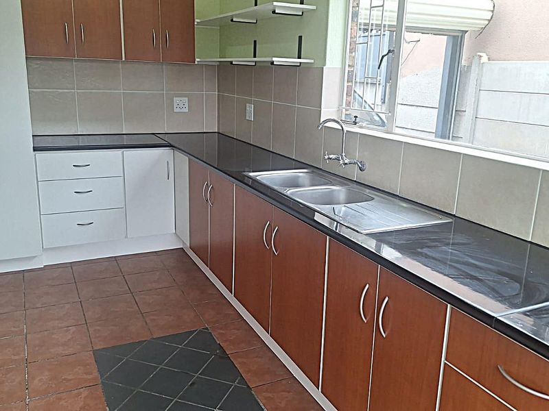 Delightful 3 Bedroom home in Elandspark - Photo 7