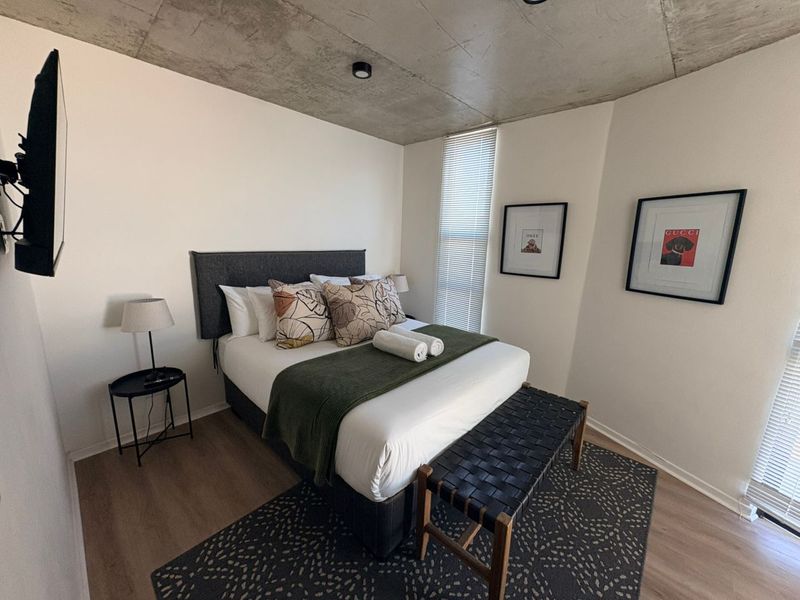Executive suite to rent - Photo 1