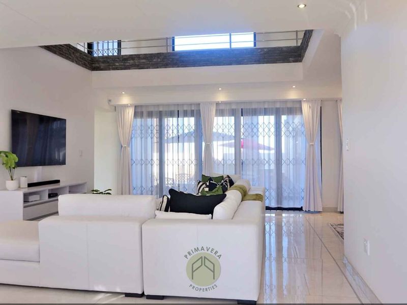 5 Bedroom Double-Storey House For Sale in Mile 4, Ext. 1, Swakopmund - Photo 3