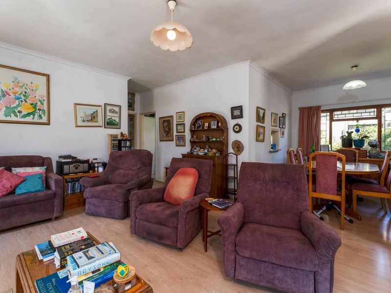 Charming 3-Bedroom Family Home with Pool & Excellent Security – Prime Location - Photo 9