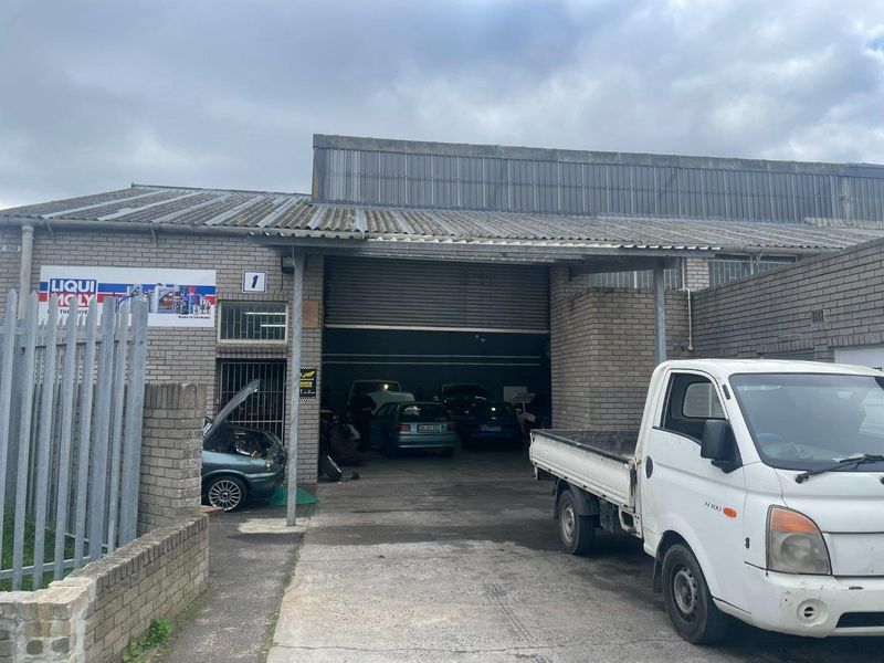 Corner Warehouse with Excellent Exposure – Bark & Celie Road, Retreat | 366m2 - Photo 2