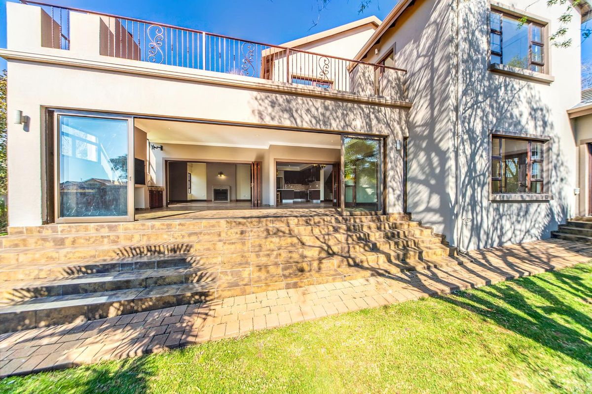 Refined Family Living in the Heart of Midlands Estate - Photo 4