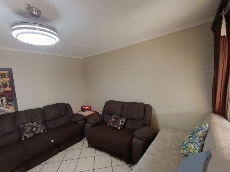 RASLOUW TOWNHOUSE  -  3 LIVING AREAS - 2 BED - 2 BATH  & 2 GARAGES - Photo 6