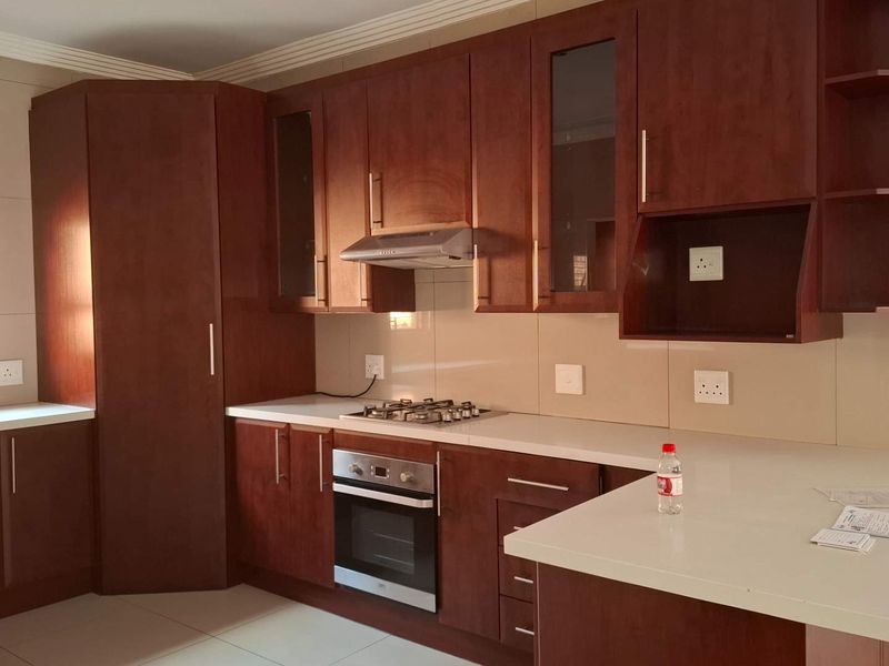 Beautiful Spacious Cluster Home - Photo 6