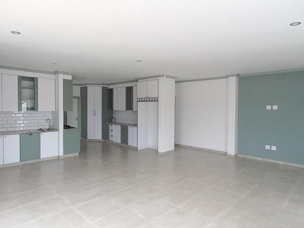 Open-plan kitchen/dining/lounge area