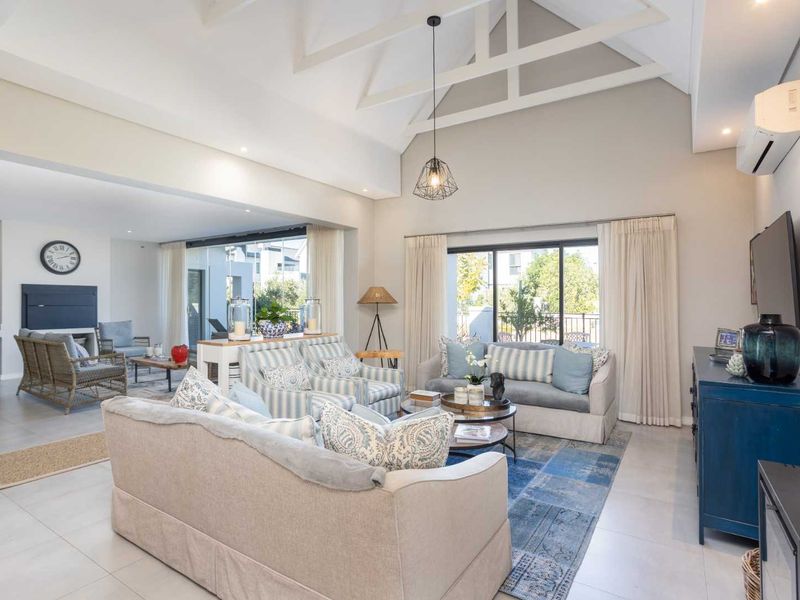 Magnificent Four-Bedroom Home to Rent on Val de Vie Estate, Offered Fully Furnished - Photo 8