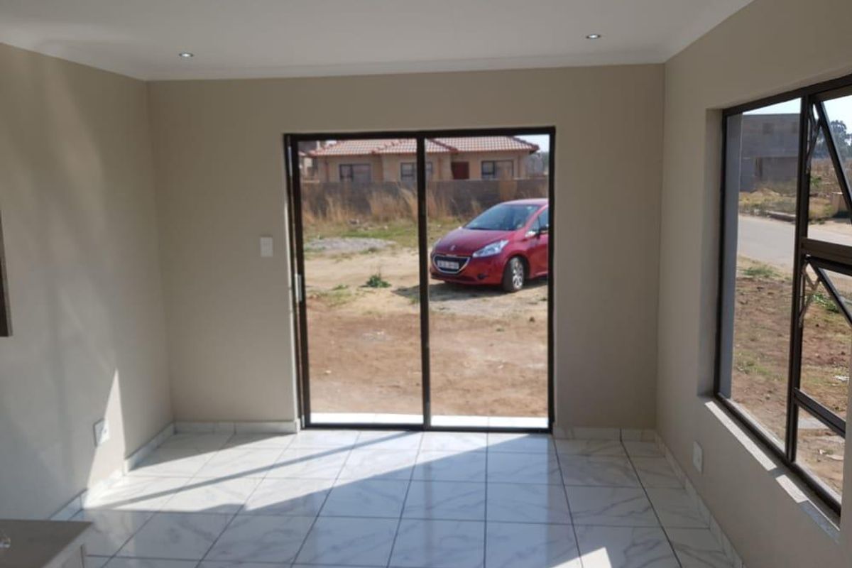 NEW DEVELOPMENT, ALL COSTS INCLUDED, FULL TITLE STANDS. NO DEPOSITS / 100% BONDS (dependent on client profile) - Photo 5
