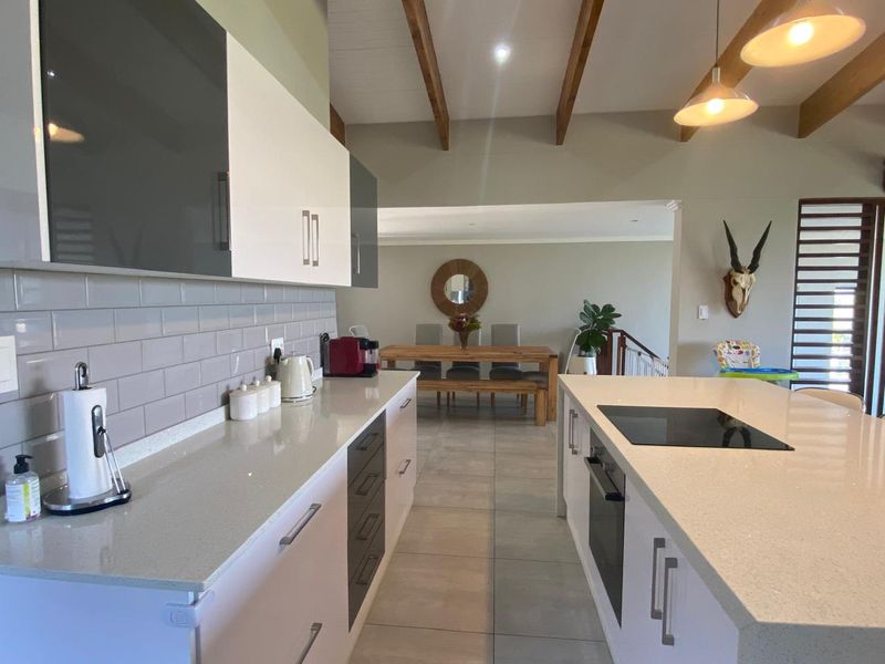 Excuiste Home For Rental in Palm Lakes Estate - Photo 3