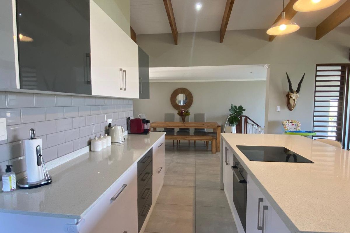 Excuiste Home For Rental in Palm Lakes Estate - Photo 3