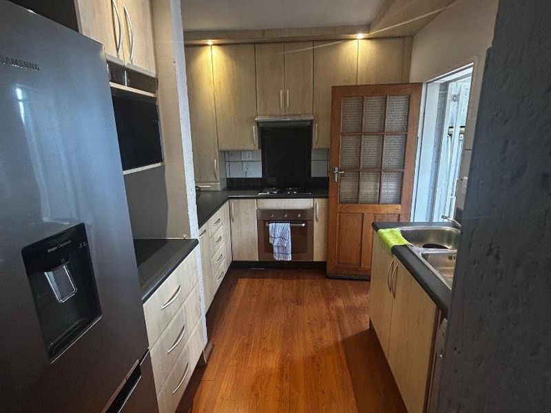 Front-Row Living Meets Private Luxury - Photo 6