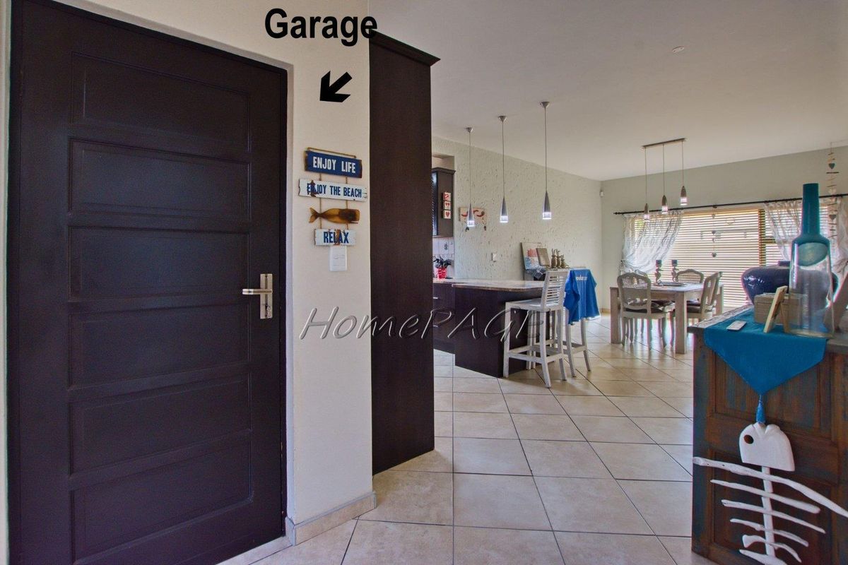 Fairway Estate, Walvis Bay: 4 Bedr double storey home with lots of space for sale - Photo 4