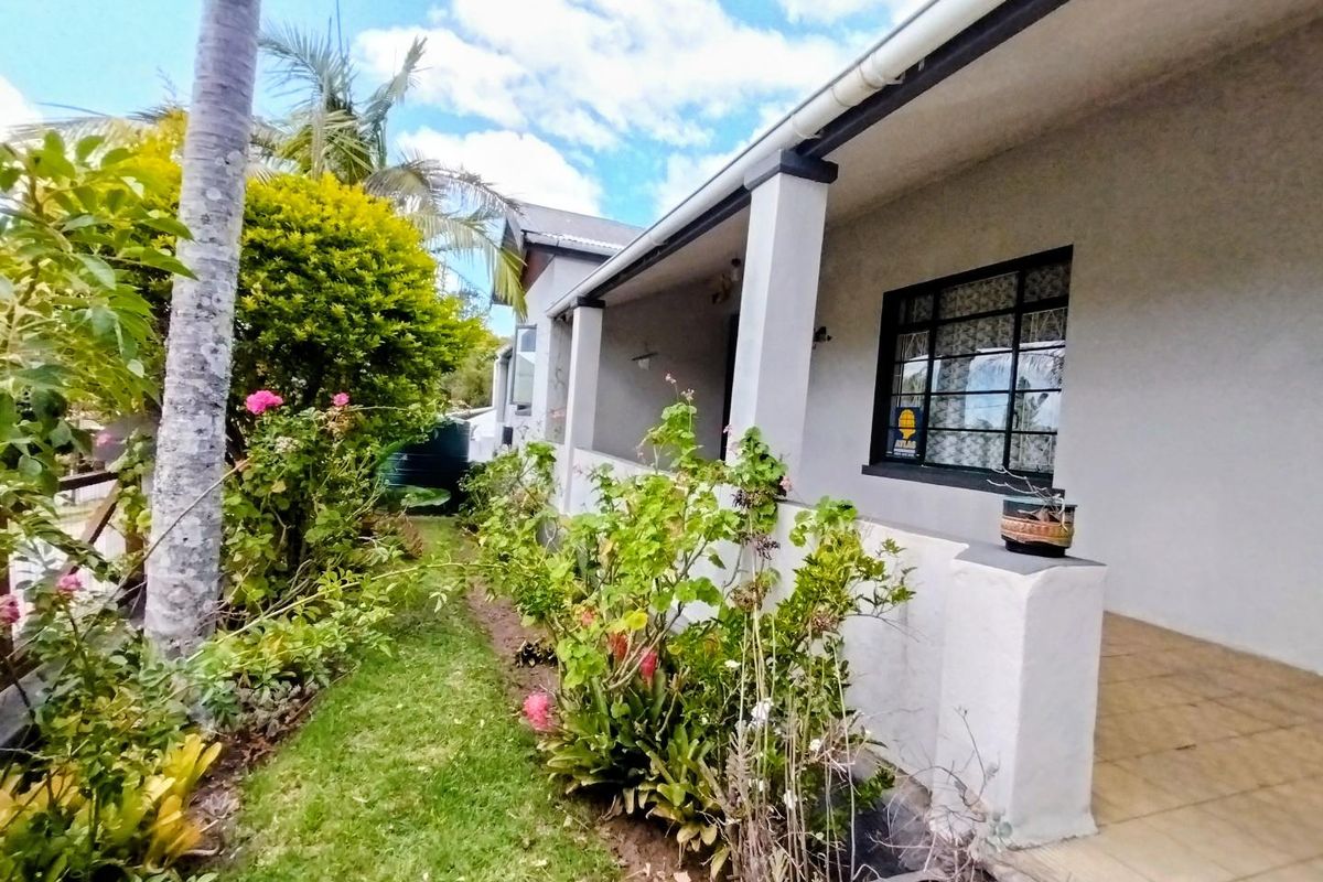 CHARMING HOME FULL OF POTENTIAL AND OLD WORLD WARMTH - Photo 4