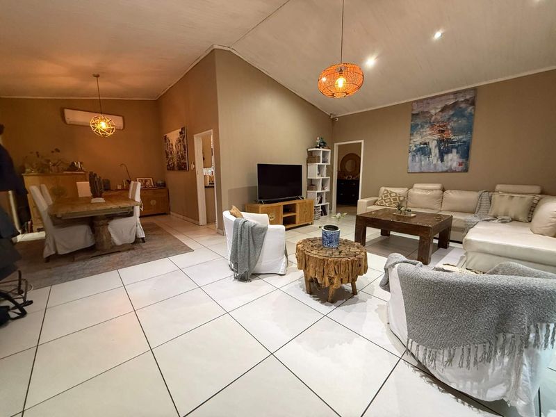 3 Bed, 2.5 bath family home in Queenswood Ext 2 - Photo 8