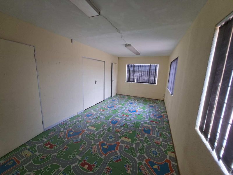 MODERN STANDALONE OFFICE SPACE IN RUIMSIG - Photo 4