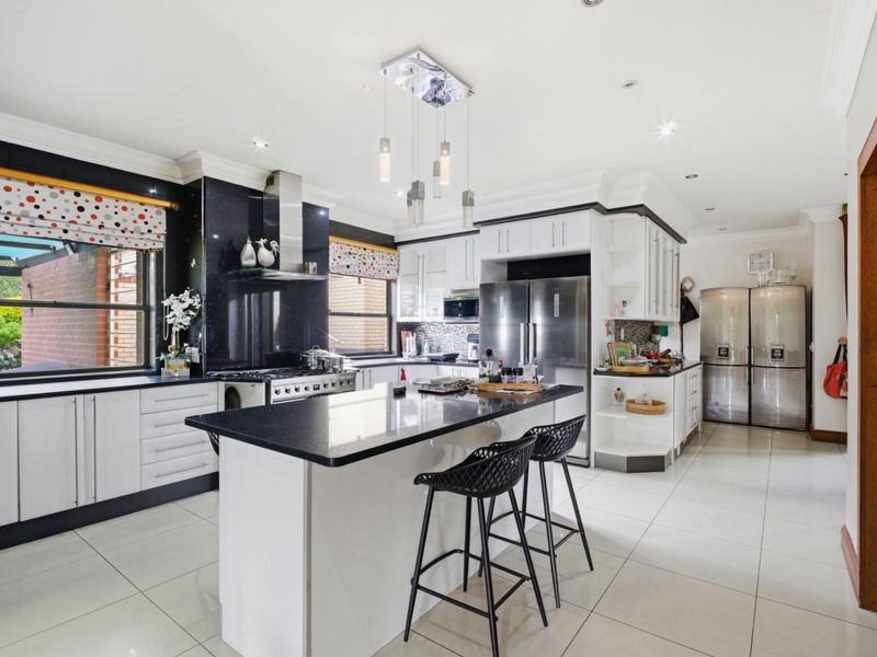 Elevated Living in Cornwall Hill - Photo 9