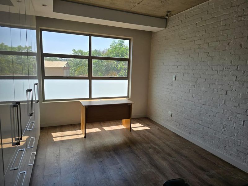 ATTRACTIVE AND SECURE 3 BEDROOM APARTMENT FOR RENT - Photo 5