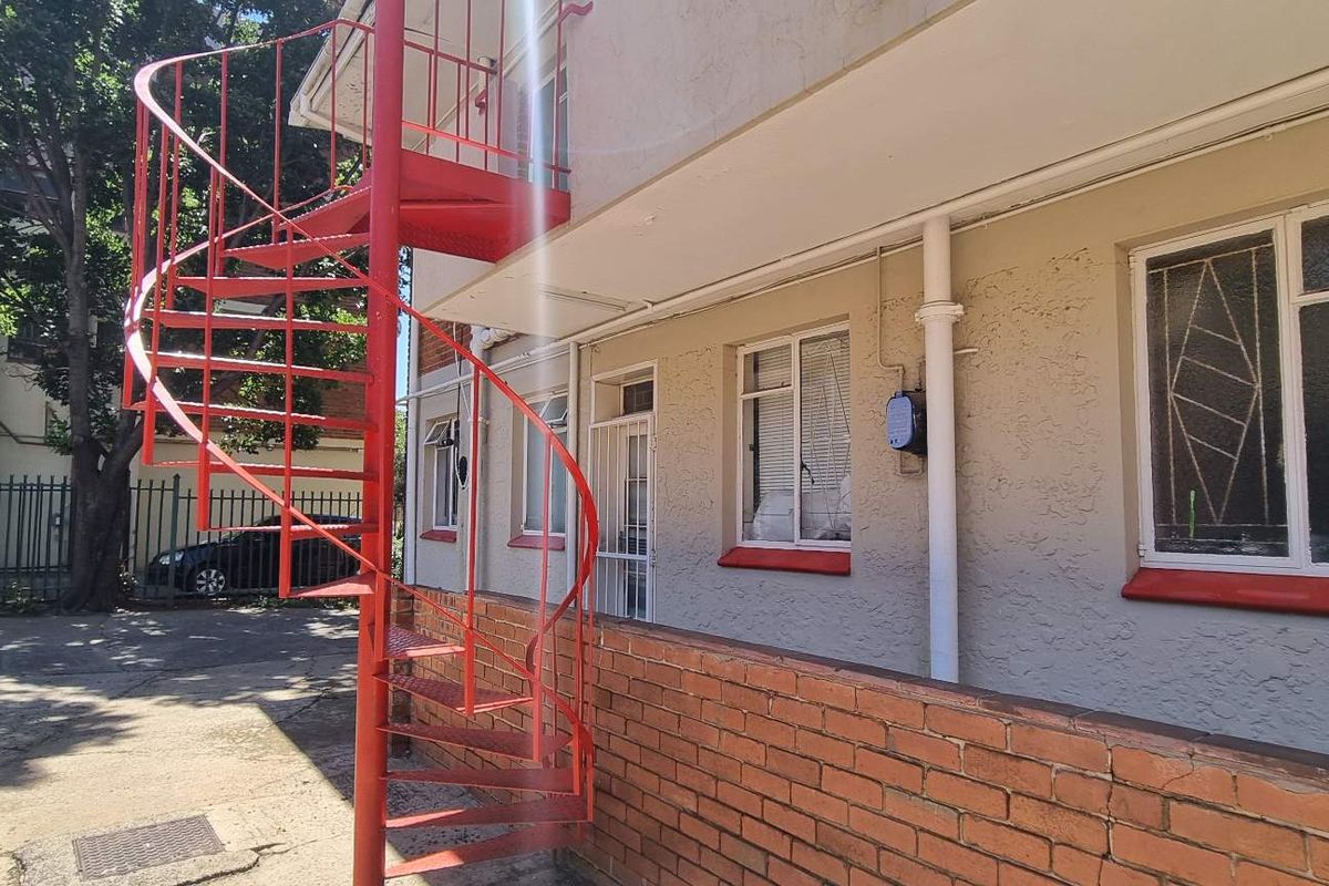 BLOCK OF FLATS - VERY GOOD LOCATION EXCLUSIVE SOLE MANDATE - Photo 2