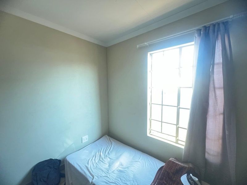 Brand new property in a quiet complex - Photo 6
