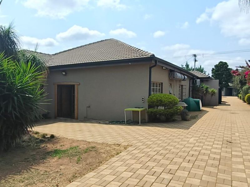 6 bedrooms house for sale in Pretoria Gardens - Photo 4