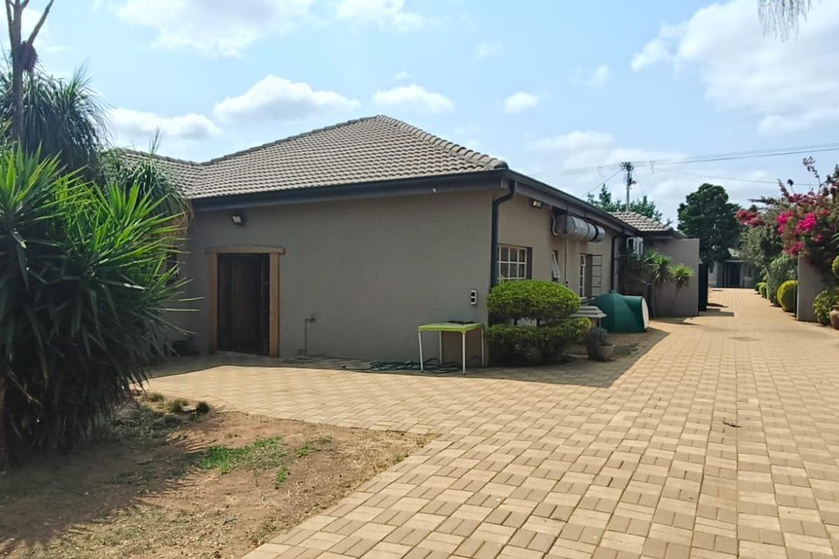 6 bedrooms house for sale in Pretoria Gardens - Photo 4