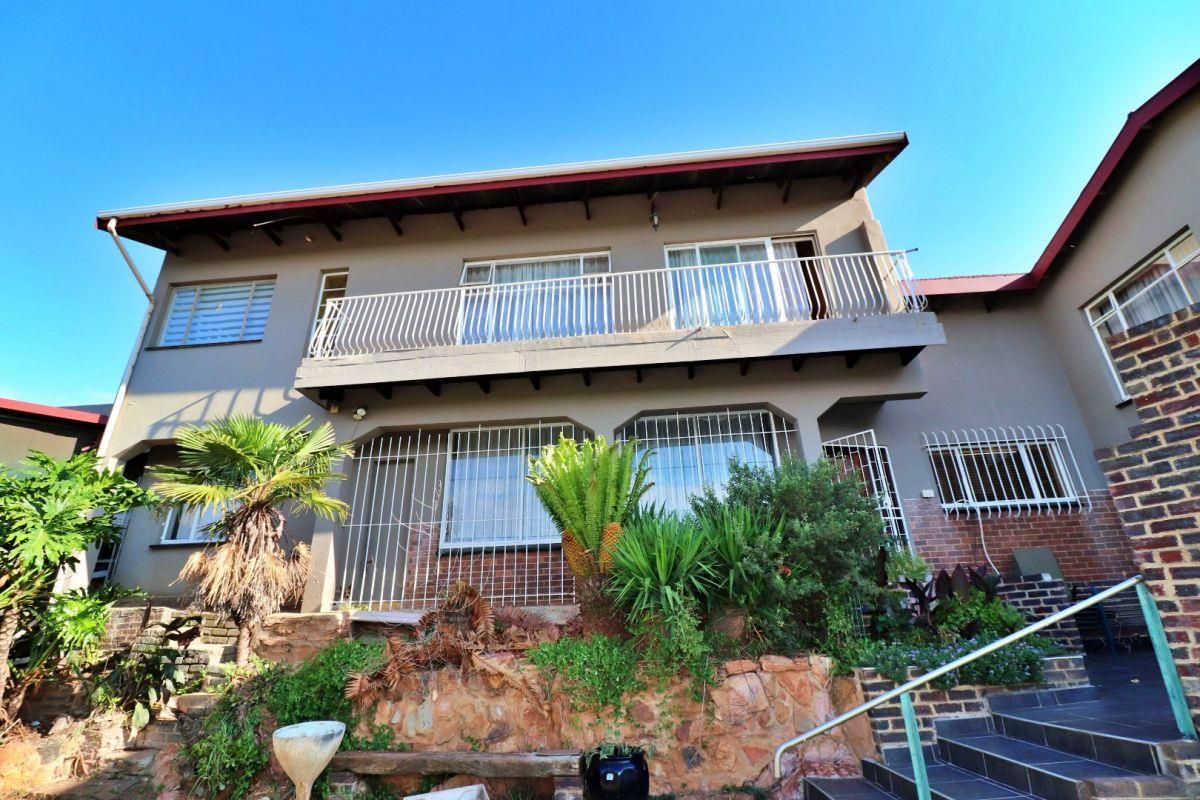 Secure Family Living with Spectacular Views and Exceptional Versatility in Fishers Hill - Photo 2
