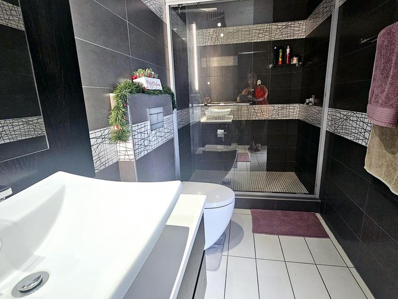 3 Bedroom House For Sale in Kleine Kuppe - Photo 7