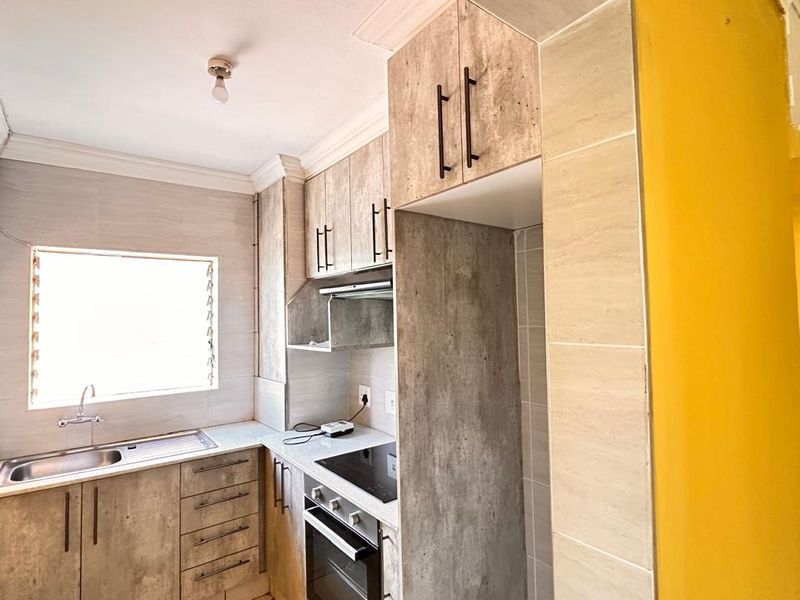 **Charming 1-Bedroom Apartment with Modern Amenities** - Photo 5