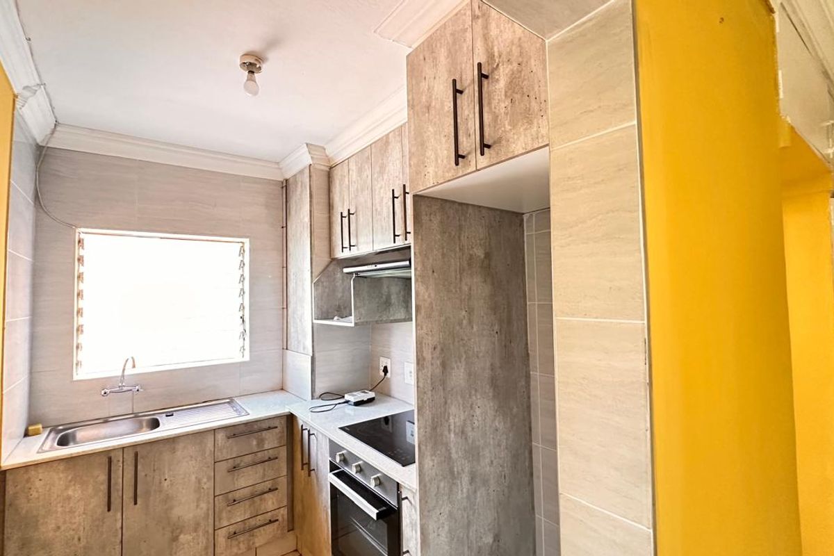 **Charming 1-Bedroom Apartment with Modern Amenities** - Photo 5