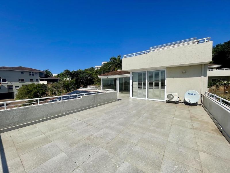 Hendra - Executive Luxury Rental in Exclusive La Lucia Estate - Photo 3