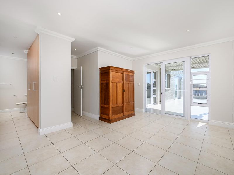 Corner unit, wrap around bacony with sea views! - Photo 10