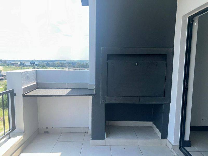 Stunning 2 bedroom, 2 bathroom penthouse unit in The Reid - Photo 3