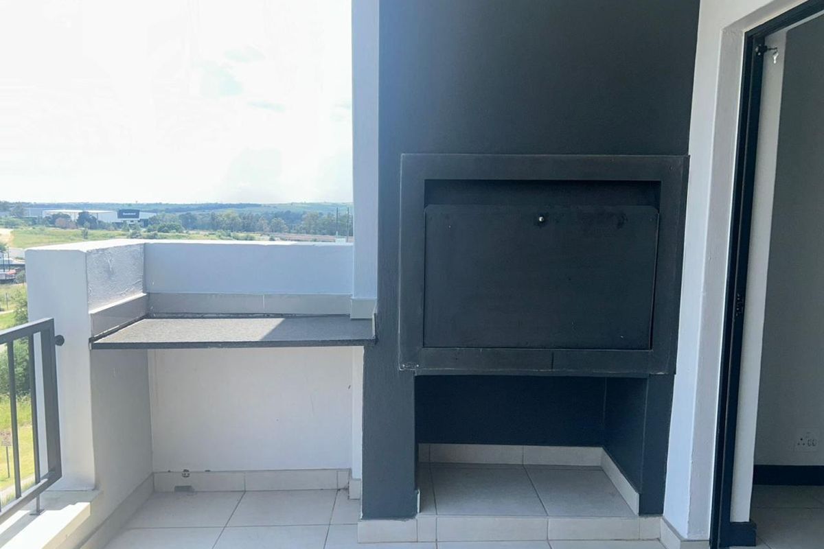 Stunning 2 bedroom, 2 bathroom penthouse unit in The Reid - Photo 3