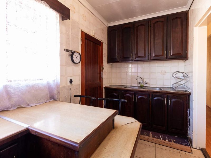 Income generating 3 Bedroom House with 2x Flatlets - Photo 9