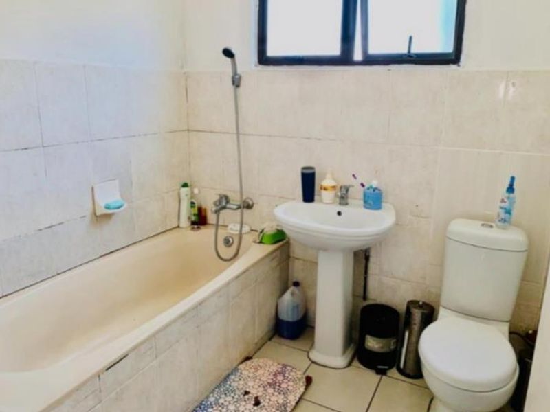 Charming 3 Bedroom Home with Modern Amenities - Photo 10