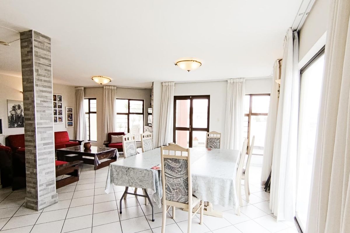 Neat and spacious townhouse in Mainau Complex - Photo 5
