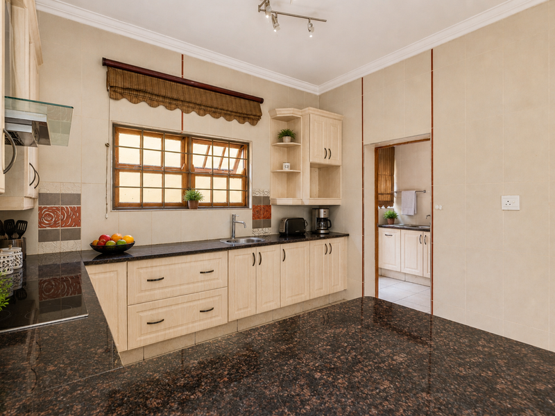 Stunning 4 Bedroom home in sought-after Kyalami Terrace - Photo 4