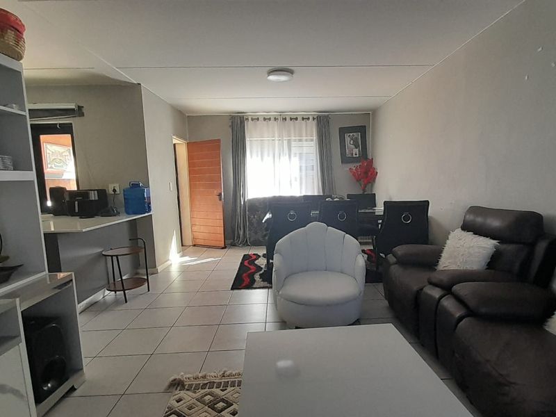 Modern Double Story Townhouse - Photo 3