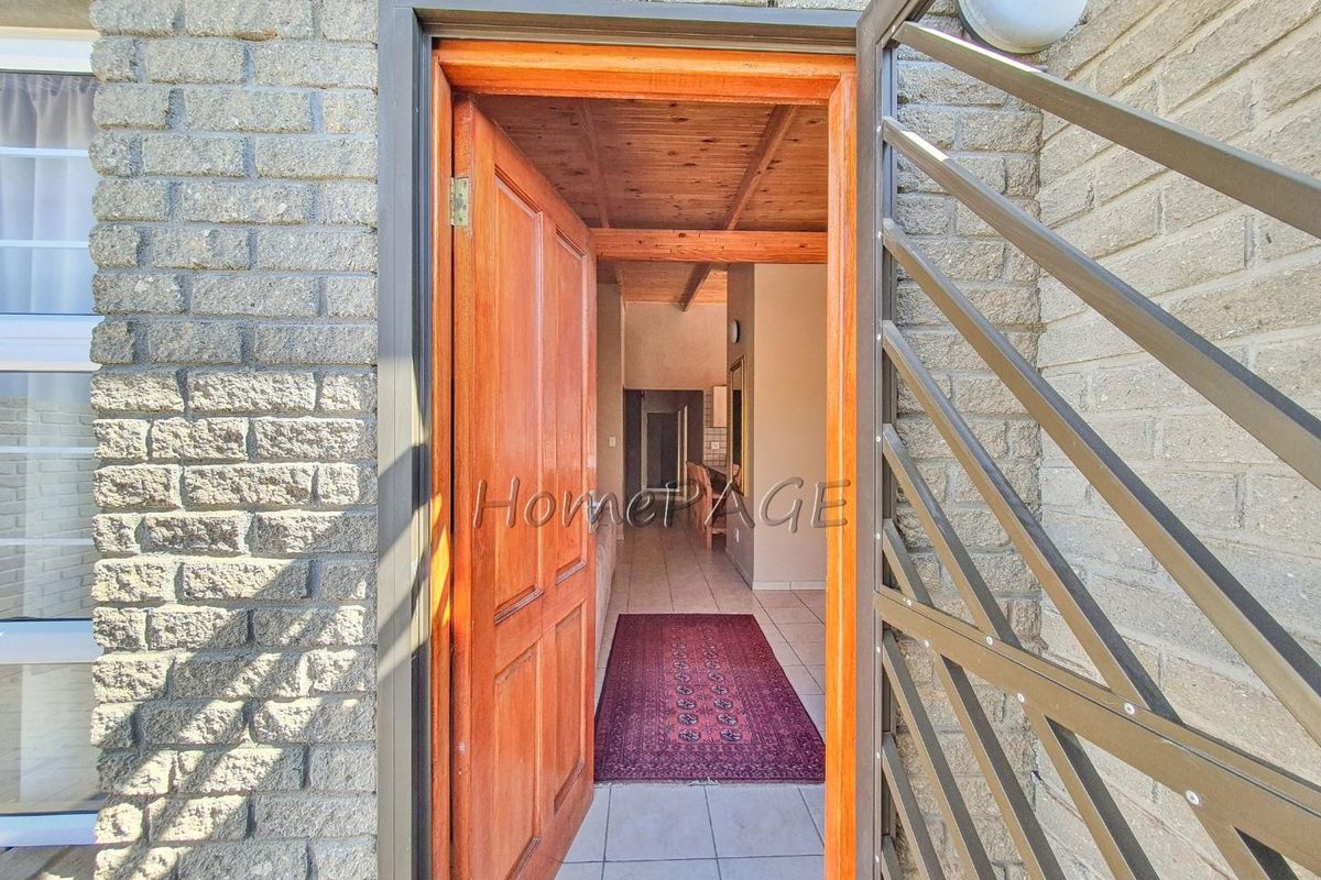 Ext 6, Henties Bay:  Neat rock face home in Spitzkoppe street with 2 flats - Photo 5