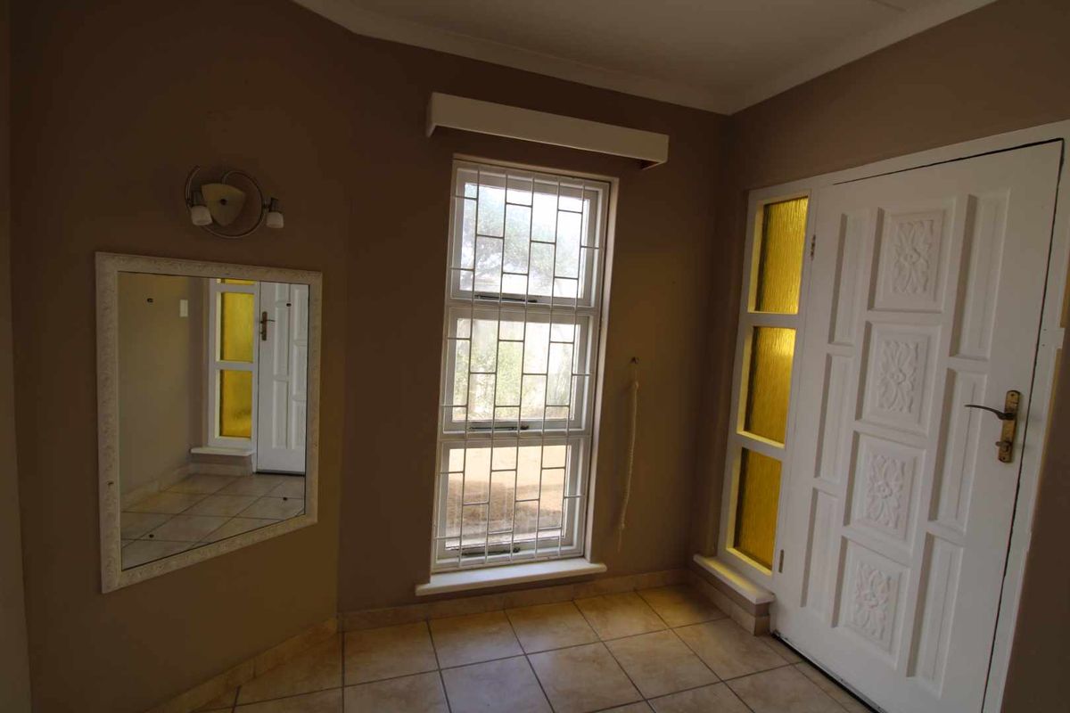 Spacious Open Living Family Home Close to High School - Photo 2