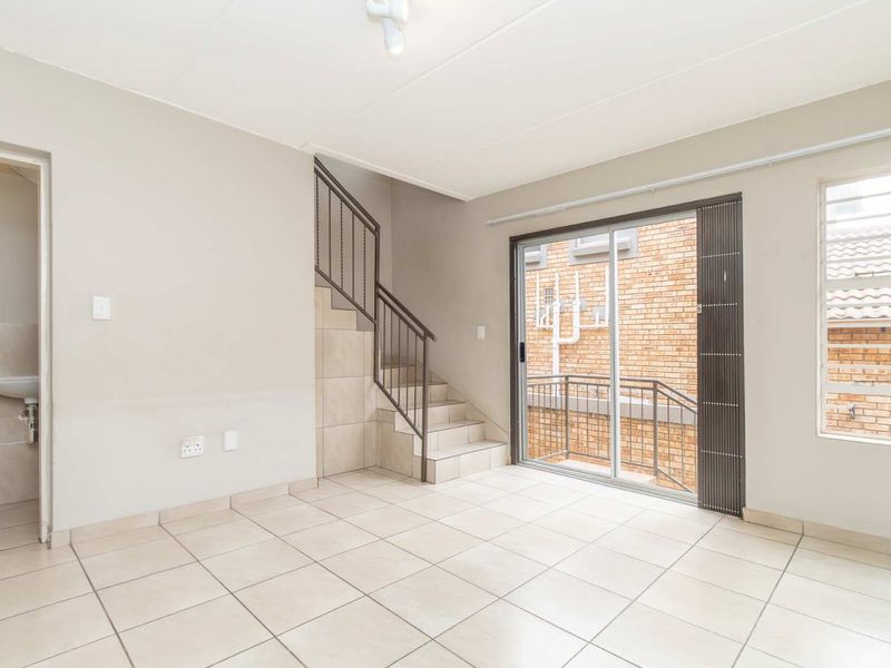 Spacious Duplex 3 Bedroom Townhouse - Photo 3