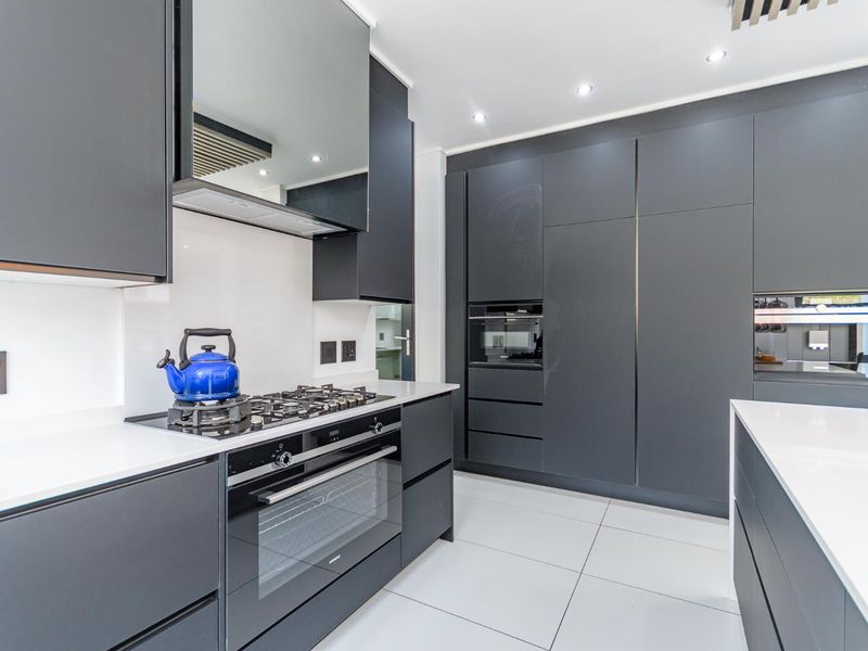 Home with a bold future - Photo 8