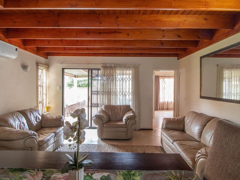 Charming Townhouse in Blue Lakes Estate Awaits You! - Photo 3