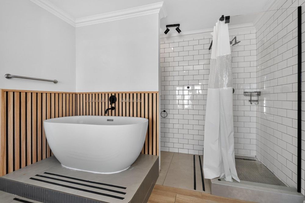 Main ensuite