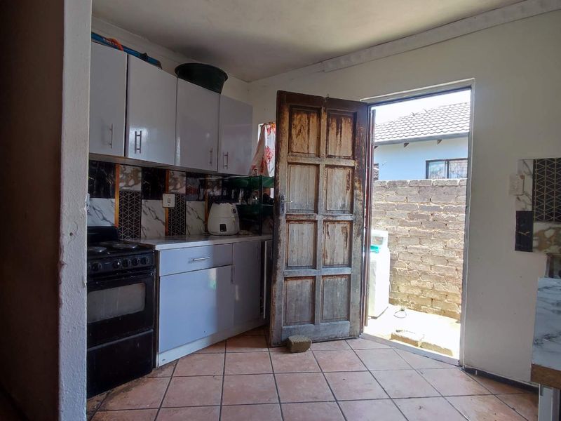 5 Bedroom House for Sale in Cosmo City - Photo 7